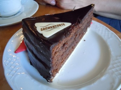 本場で食べたい ドイツケーキ フォークが刺さっていても味は格別 Oricon News