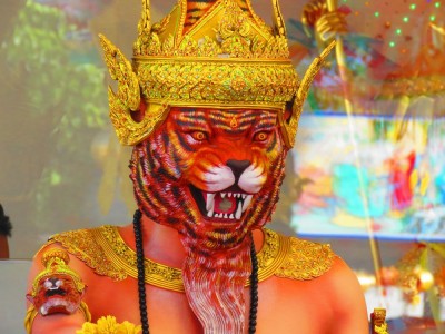 タイ・ワットサマーンラッタナーラームの3倍速で願いが叶う巨大