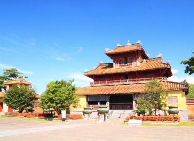 刺繍のベトナム　フエ王朝　舞台緞帳 グエン朝王宮 / Đại Nội - ベトナム フエ 観光