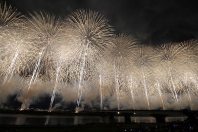 日本三大花火「長岡まつり大花火大会」で最高の夏の思い出を！ | ORICON NEWS