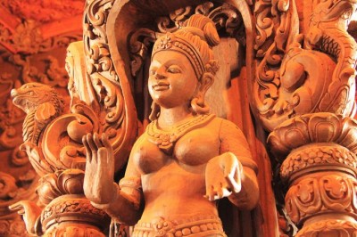 ブッダもブッ飛ぶ！タイの巨大寺院「サンクチュアリ・オブ