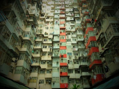 ガイドブックに載らないディープな香港！「九龍城」が蘇る怪しい雑居ビルの世界 | ORICON NEWS