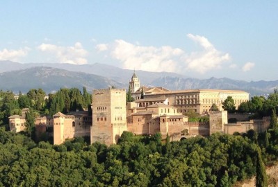 美しきアルハンブラ宮殿 スペインの古都グラナダでイスラム王国の栄華と絶景を楽しむ Oricon News