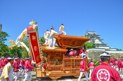 大阪・泉州路に秋の訪れを告げる！勇壮「岸和田だんじり祭」｜eltha