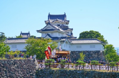 大阪・泉州路に秋の訪れを告げる！勇壮「岸和田だんじり祭」｜eltha