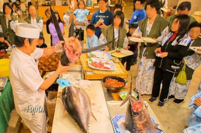 ホテル浦島本館でバイキング満喫 南紀勝浦温泉で本場のマグロ食べ放題 Oricon News