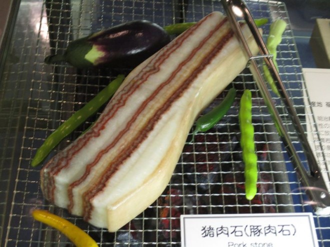 これって、お肉！？富士宮・奇石博物館の「豚肉石」 | ORICON NEWS