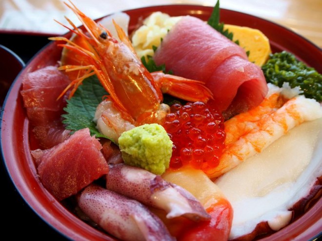 サムネイル 海鮮丼に注目の看板犬も！宮城「シーパルピア女川」に復興のにぎわい集う