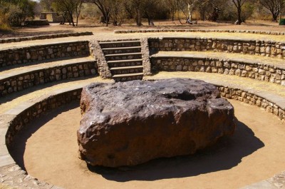 世界最大！8万年前の神秘が息づく「ホバ隕石」はナミビアに有り！ | ORICON NEWS