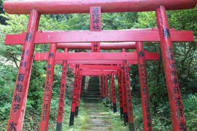 大地母神にやさしく抱かれる九州三大稲荷 福岡「石穴稲荷神社 ...