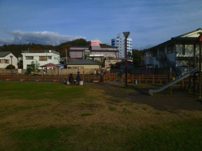 伊豆長岡で無料の足湯を満喫 湯らっくす公園 足つぼ刺激の健康遊歩道も Oricon News