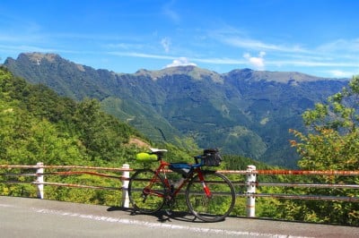 西日本最高所の道・UFOラインからお手軽登山！絶景の「伊予富士 