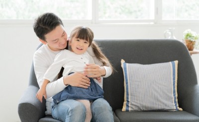 好きなお菓子を買ってもらってニッコリ パパと行く買い物が大好きな娘 Eltha エルザ