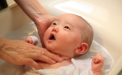 赤ちゃんが1歳になっても沐浴 メリットたくさんでお風呂の負担が減った Eltha エルザ 赤ちゃんが1歳になっても沐浴 メリットたくさんでお風呂の負担が減った Eltha エルザ