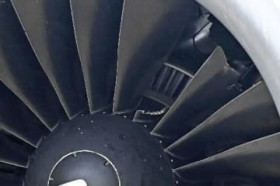 �ً}������JAL�@�A�G���W�������̓t�@���u���[�h�̔�J�j��