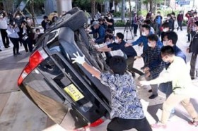 �Ԃ��Ђ�����Ԃ��c�u�R�U�\���Č����v �w���������Ǒ̌�����A�[�g�p�t�H�[�}���X�y����t���z