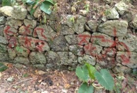 ���w��j�ՂɐԂ��X�v���[�Łu���ˁv ���g�{�Ղɗ������u��������ȍs�ׂ��v