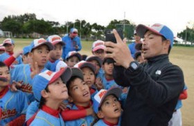 �u���̌ւ�v���ꏉ�̃v���싅�V�l���a��! �Ί_�o�g�̕��Ǔ���A�����ɕ����n�� 