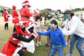 �o�C�N�ɏ����15�l�̃T���^!���̂�...�c�t�����ɂ��َq�̃v���[���g