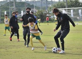 �v���̖싅�A�T�b�J�[�I�肪����܎s�ɏW�� �q�ǂ��Ɂu�X�|�[�c�Ō��C���v