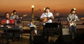 BEGIN��20��ځu�����̓��R���T�[�g�v�̋��Ί_������z�M �f�r���[30���N�A�ς��ʉ̂ւ̎v��