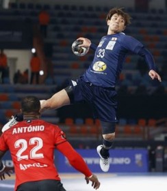 ���]4�_�A24�N�Ԃ�̔��J����! ���E�n���h�œ��{��1�����[�O�˔j�u�����d�˂�v