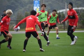 J1�A2�������X�Ɖ������ �T�b�J�[�L�����v�{�i��