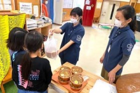 ���������J���[�������� �Y�Y�́u�r�X�g���Ă��[���v���Y����q�Z���^�[�ɒ�