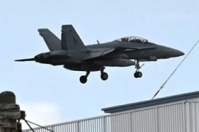 �΃��u�ۈ牀��100�f�V�x���ȏ�̑��� ���V�Ԃ�FA18���򗈁A�s��������