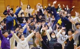 �F�s�{�̑o�q���b�p�[����Z�ɉ̃v���[���g�@NHK�ԑg��CM�̊y�Ȓ񋟂Ŋ���@�Z�͌�PTA�