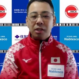 ���E�Ԃ����J�[�����O��\���