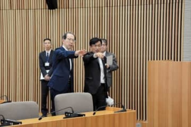 内堀福島県知事、福島市役所複合棟を視察　「市民の皆さんに活用してほしい」 | ORICON NEWS 内堀福島県知事、福島市役所複合棟を視察... 