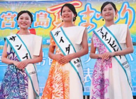 �u���邭�Ƃ炷�e�B�_�̂悤�Ɂv ����E�{�Ó��̊ό��A���o�T�_�[��3�l�A�C