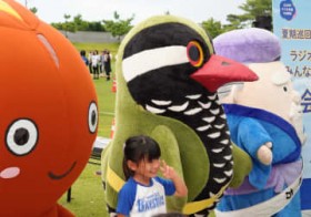 [����days]�l�C�̃}�X�R�b�g3�� ����E����s