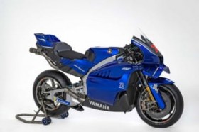 ���}�n�AV4�G���W�����ڂ�YZR-M1������I�ځB�A�E�O�X�g�E�t�F���i���f�X�����@�ŃT���}���mGP�Ƀ��C���h�J�[�h�Q��