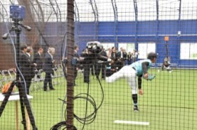 �}�g��ɐV�������K��J���@����̓����́A�ŐV�ݔ������@�֏������A��ʌ����ɃT�[�r�X�񋟁@���