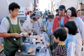 �h��������䂩��̍����A�ǂ�Ă��̒��Ɂ@�a�َq�E�l�A���̋{�ʂ�ɊJ��