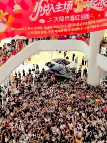 ���Ǝ{�݂́u�g��v�΂�܂��C�x���g��ꂪ�l�ŉߖ���ԂɂȂ蕉���҂��\�������f�B�A