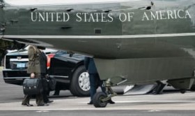 �哝�̃w���Ɂu�j�̃{�^���v�H�@�ČR�֌W�Ҕ�����