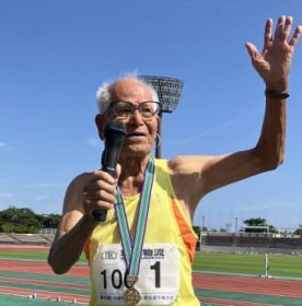 100�΂̋T�_�q�v�I��A�}�X�^�[�Y����100m�Ő��E�V�L�^�@�j�q100�N���X�i100?104�΁j��26�b74