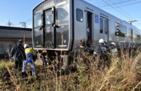 ���؂ŗ�ԂƐl���Փˁ@JR���L���̍���?���������㉺���^�]�����킹