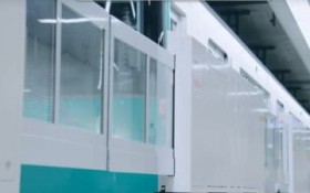 �_�ˎs�c�n���S�̉w�N���[�����ɑ�܁@�S���ƊE�Ɋ��Y���`�Ői������24��ڂ́u���{�S���܁v�y�R�����z