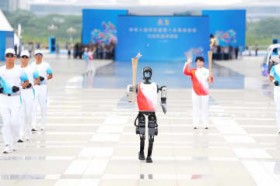 ���{�b�g���΃����i�[�o��A�w��ɒ����ړ���t�@�[�E�F�C��5G�|A�Z�p�\�������f�B�A