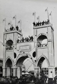 �R�`�w�O�A�����̋L�^�@����?�����̎ʐ^�Q�����A�̈�������i�R�`�j�B�e�E���W1300��