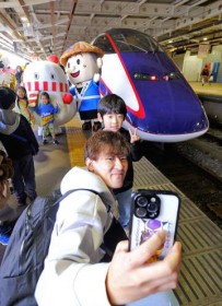 E3�n�AE8�n �΂����i�I�@�R�`?�V���̉����c�A�[