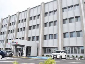 ������́A��݂ɕ����@�ނ�ɗ��Ă����j����110�ԁ@40?80��A�g��160�Z���`�@�x�[�W���F�̃W���P�b�g�A���F�̃Y�{���p