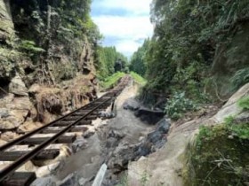 �L�^�I��J�œy�䂪����A���H�͒��ɁcJR��B�u�N���������ʉ^�x�v�\�\��F���i�g��?���l�j �H�����H�̐����r��A�{�̒��H�ł���