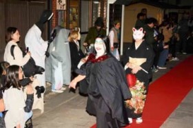 �Ώ�̃����E�G�[�@�d���p��?����?�|�[�Y�@�l�g�s�E�b�艮���ʂ�ŊJ��