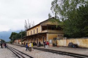 �_��Ȃ�?�z�S���E�ɐF�ˉw���ό��q�ɐl�C�\����