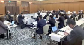 �y�������`�{�`��̍ĊJ���z���p�ĂɃJ�t�F�A�𗬃X�y�[�X�A�O�����s���O�c�@����10�҂ƌ��Ƃ̈ӌ������̓��e���炩�Ɂ@�̎Z�����������?